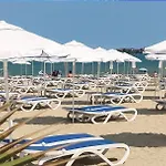 Rose Village Private דירה