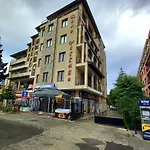 Rose Village Private דירה